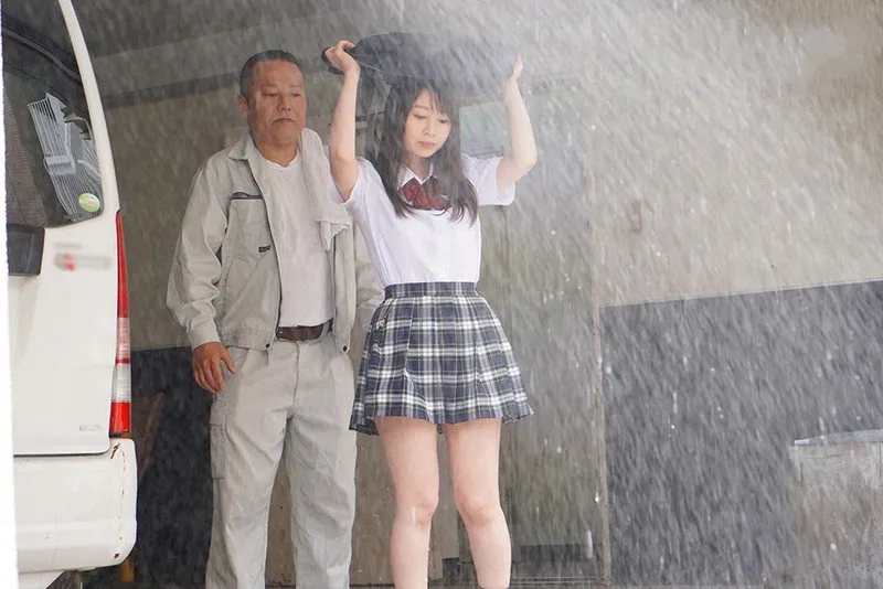 Theo dõi hiếp dâm em học sinh trú mưa~ aika yumeno
